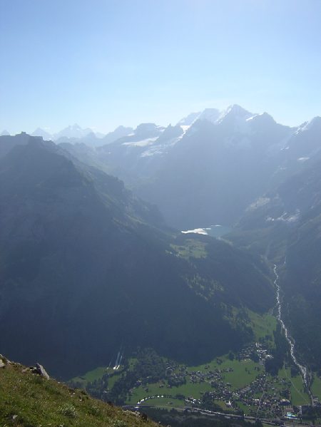 de Oeschinensee vanaf de top