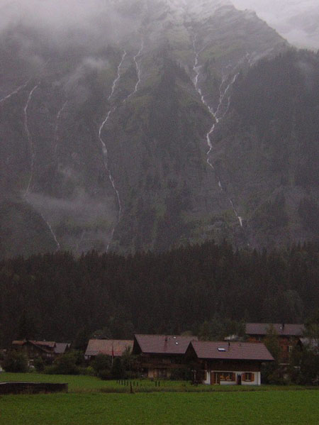 veel meer watervallen dan normaal