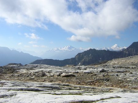 uitzicht vanaf de Lotschenpass op Wallis