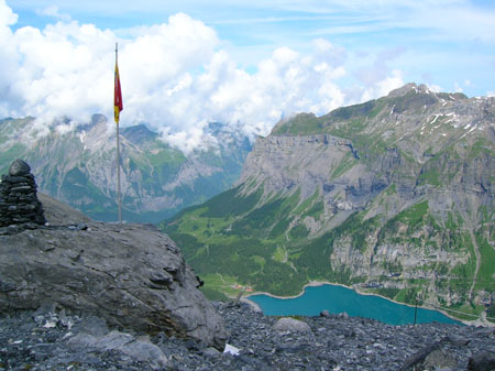 Oeschinensee van bovenaf
