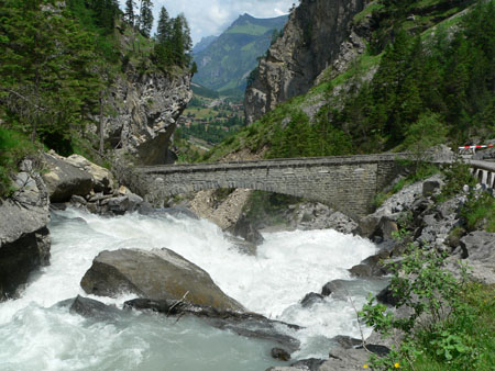 karakteristieke brug in het dal