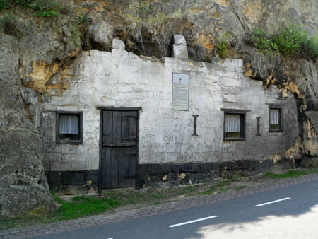 grotwoning in de mergelwand