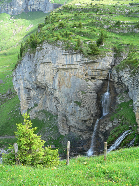 waterval onder de Chilchfluepass