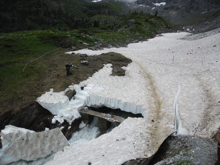 de brug wordt uitgehakt