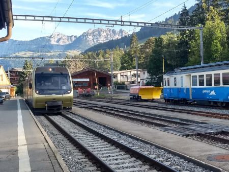 daar komt de trein