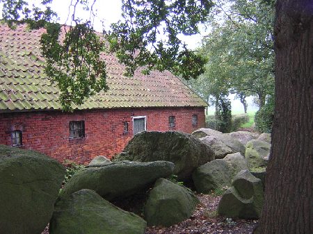 een hunebed in de achtertuin!