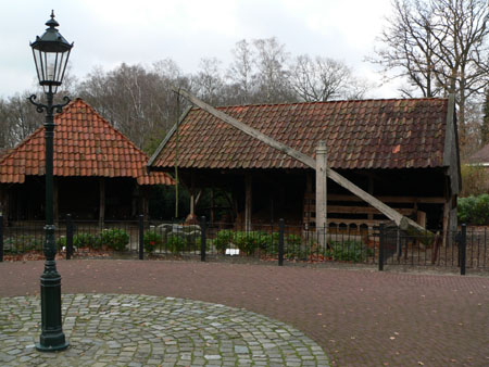 op het pleintje van Hertme